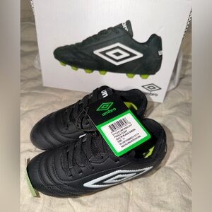 New in box Umbro Finale Soccer Cleats little kids sz 11